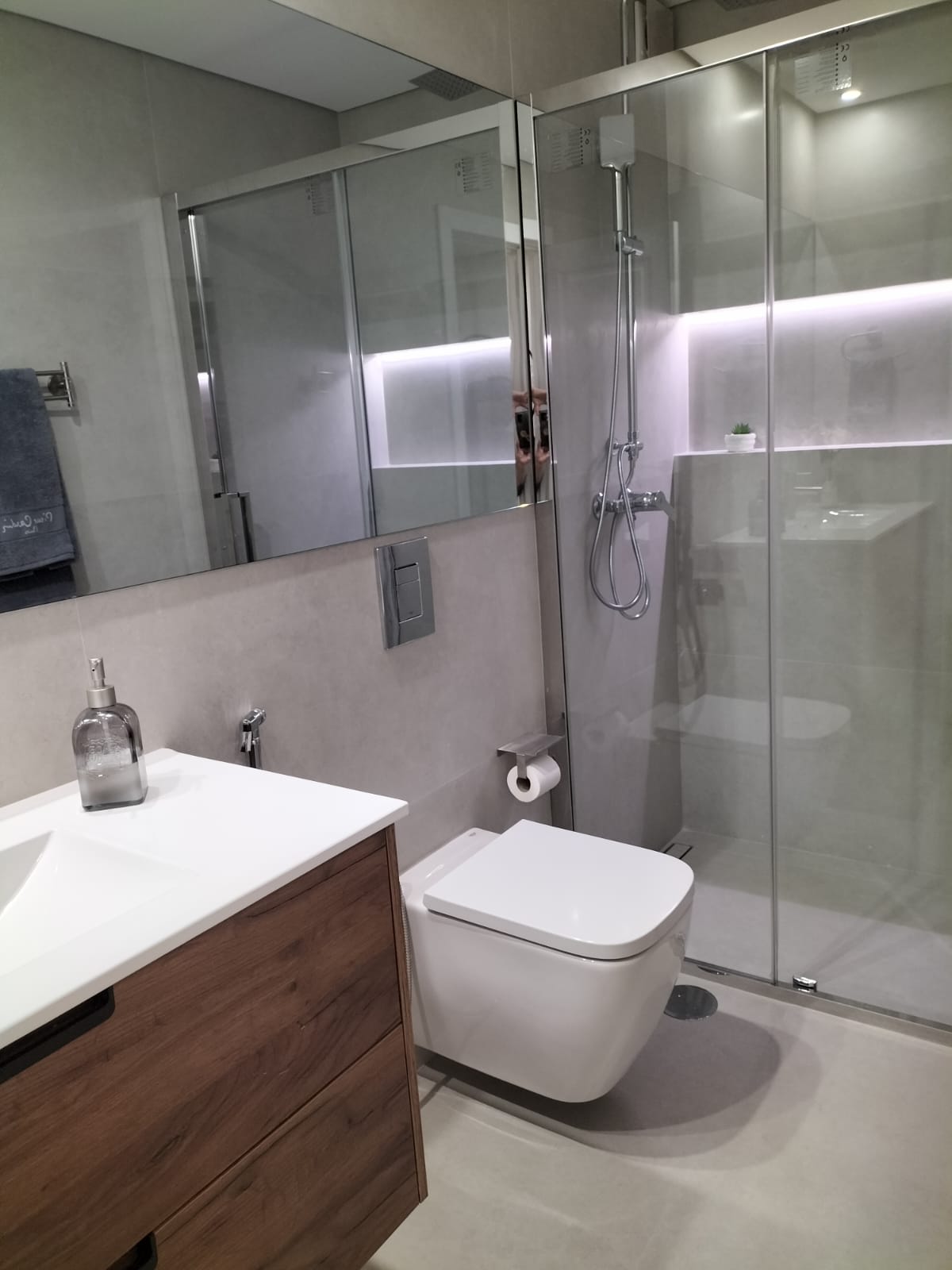 WC suite — duche italiano LED